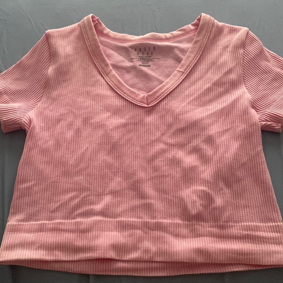 cute lil crop top - Picture 1 of 1